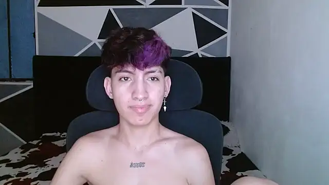 Snapshot of littlextreme chatting on 12.19.24 littlextreme online show from 12.19.24