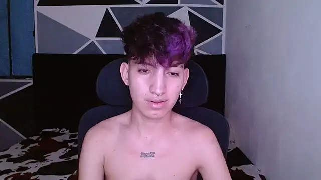 Snapshot of littlextreme chatting on 12.19.24 littlextreme online show from 12.19.24