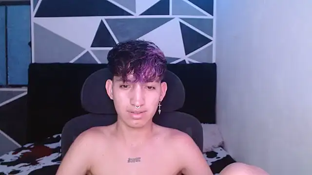 Snapshot of littlextreme chatting on 12.21.24 littlextreme online show from 12.21.24