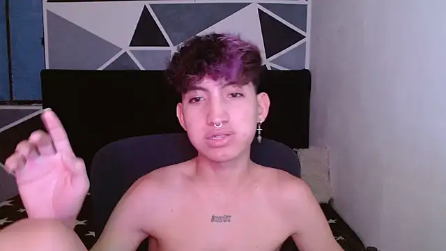 Snapshot of littlextreme chatting on 12.23.24 littlextreme online show from 12.23.24