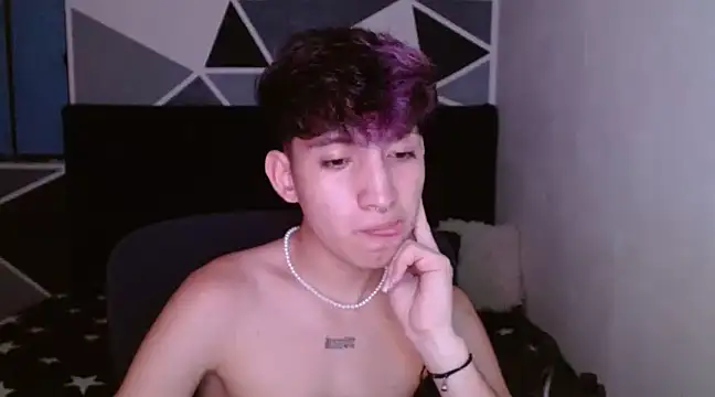 Snapshot of littlextreme chatting on 12.24.24 littlextreme online show from 12.24.24