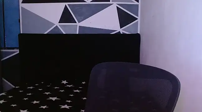 Snapshot of littlextreme chatting on 12.24.24 littlextreme online show from 12.24.24