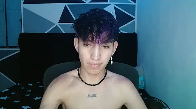 Snapshot of littlextreme chatting on 12.25.24 littlextreme online show from 12.25.24