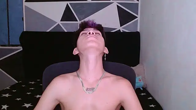 Snapshot of littlextreme chatting on 12.28.24 littlextreme online show from 12.28.24