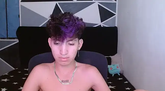 Snapshot of littlextreme chatting on 12.28.24 littlextreme online show from 12.28.24