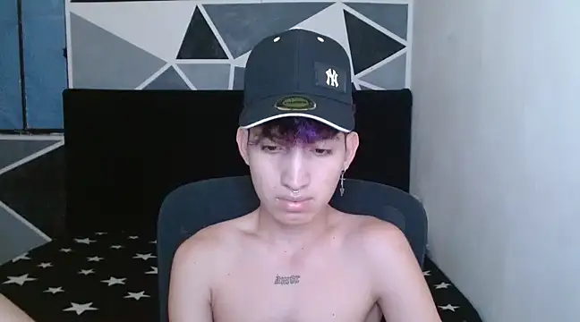 Snapshot of littlextreme chatting on 12.29.24 littlextreme online show from 12.29.24