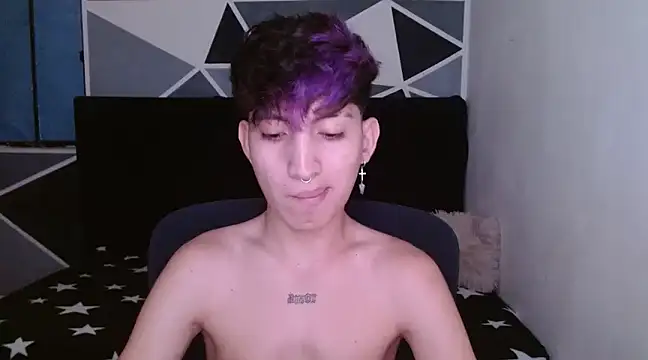 Snapshot of littlextreme chatting on 12.31.24 littlextreme online show from 12.31.24