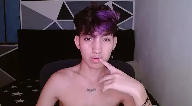 Snapshot of littlextreme chatting on 01.02.25 littlextreme online show from 01.02.25