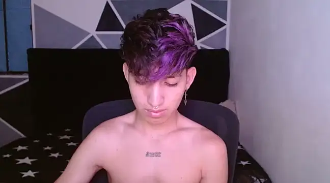 Snapshot of littlextreme chatting on 01.04.25 littlextreme online show from 01.04.25