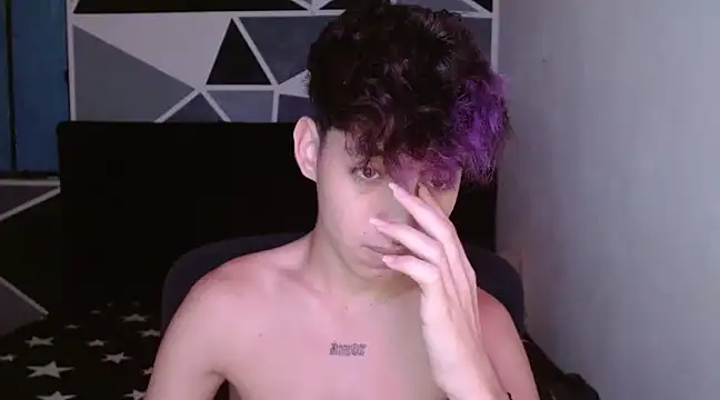 Snapshot of littlextreme chatting on 01.05.25 littlextreme online show from 01.05.25