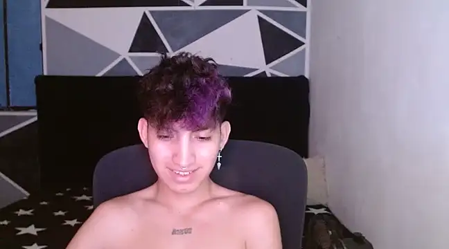 Snapshot of littlextreme chatting on 01.05.25 littlextreme online show from 01.05.25