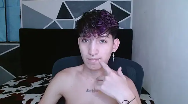 Snapshot of littlextreme chatting on 01.07.25 littlextreme online show from 01.07.25