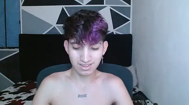 Snapshot of littlextreme chatting on 01.08.25 littlextreme online show from 01.08.25