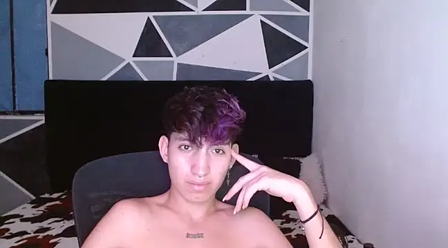 Snapshot of littlextreme chatting on 01.08.25 littlextreme online show from 01.08.25