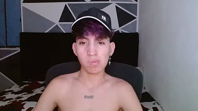 Snapshot of littlextreme chatting on 01.10.25 littlextreme online show from 01.10.25