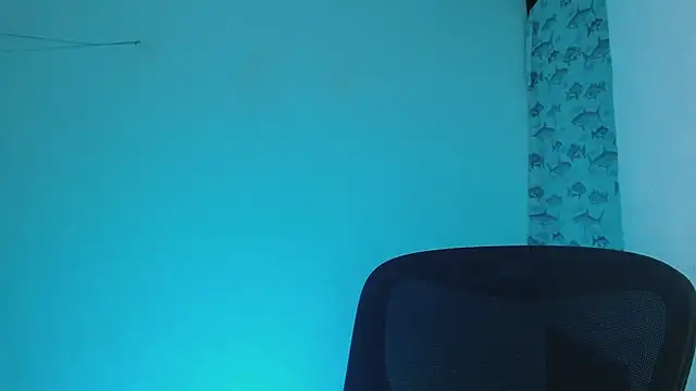 Snapshot of littlextreme chatting on 02.04.25 littlextreme online show from 02.04.25