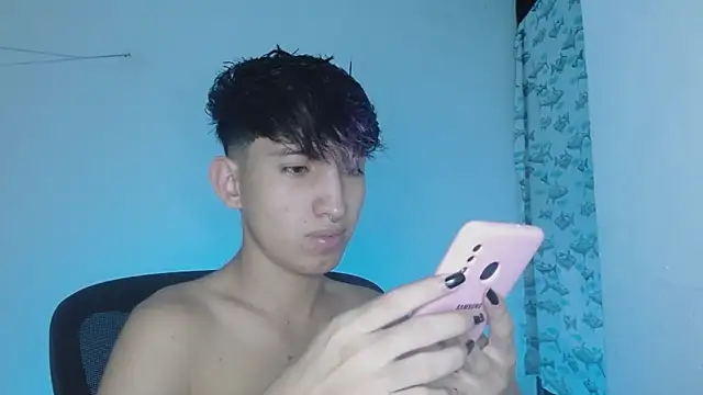 Snapshot of littlextreme chatting on 02.07.25 littlextreme online show from 02.07.25