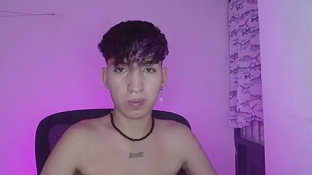 Snapshot of littlextreme chatting on 02.08.25 littlextreme online show from 02.08.25