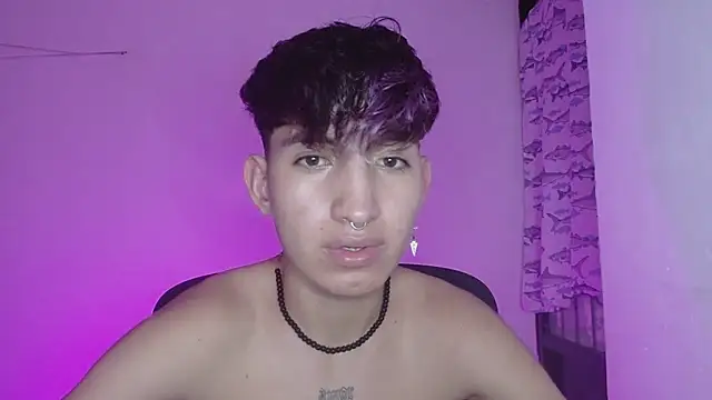 Snapshot of littlextreme chatting on 02.08.25 littlextreme online show from 02.08.25