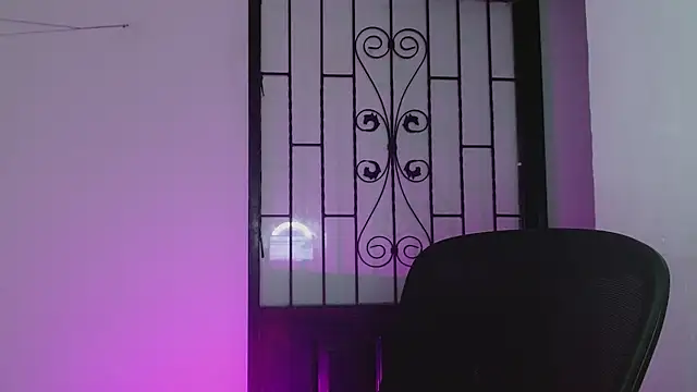 Snapshot of littlextreme chatting on 02.10.25 littlextreme online show from 02.10.25