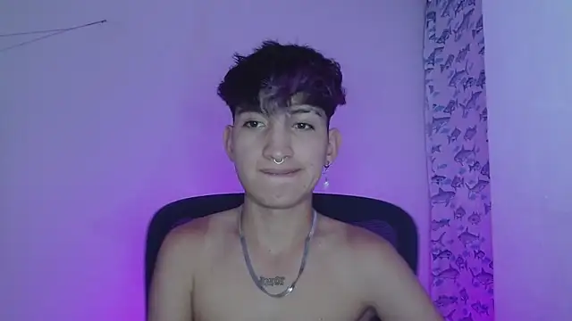 Snapshot of littlextreme chatting on 02.12.25 littlextreme online show from 02.12.25