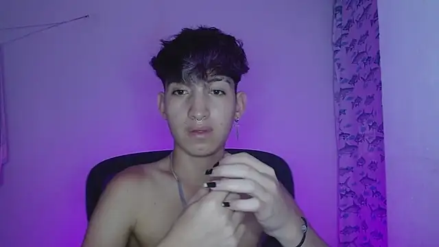 Snapshot of littlextreme chatting on 02.12.25 littlextreme online show from 02.12.25