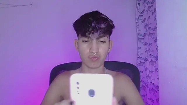 Snapshot of littlextreme chatting on 02.13.25 littlextreme online show from 02.13.25