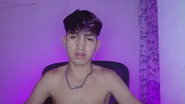 Snapshot of littlextreme chatting on 02.13.25 littlextreme online show from 02.13.25