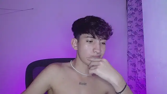 Snapshot of littlextreme chatting on 02.15.25 littlextreme online show from 02.15.25