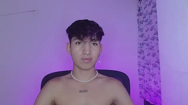 Snapshot of littlextreme chatting on 02.17.25 littlextreme online show from 02.17.25