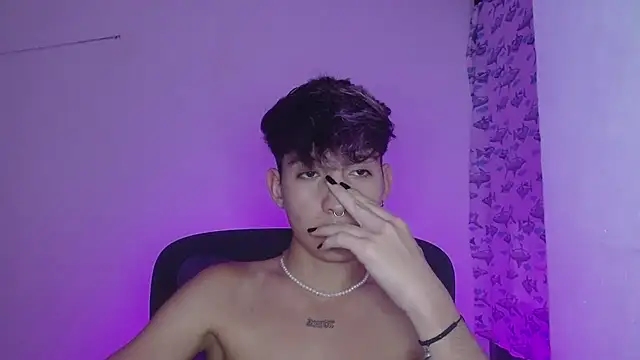 Snapshot of littlextreme chatting on 02.17.25 littlextreme online show from 02.17.25