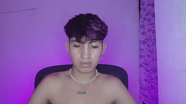 Snapshot of littlextreme chatting on 02.18.25 littlextreme online show from 02.18.25