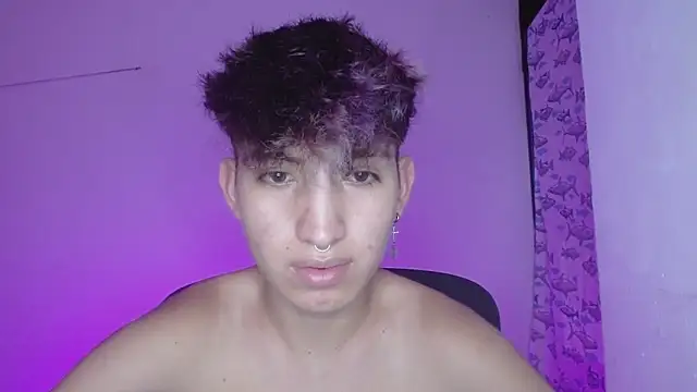 Snapshot of littlextreme chatting on 02.19.25 littlextreme online show from 02.19.25