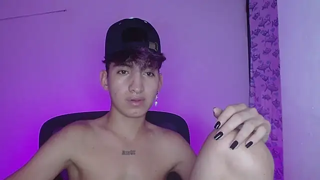 Snapshot of littlextreme chatting on 02.19.25 littlextreme online show from 02.19.25