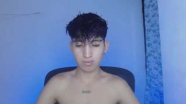 Snapshot of littlextreme chatting on 02.20.25 littlextreme online show from 02.20.25