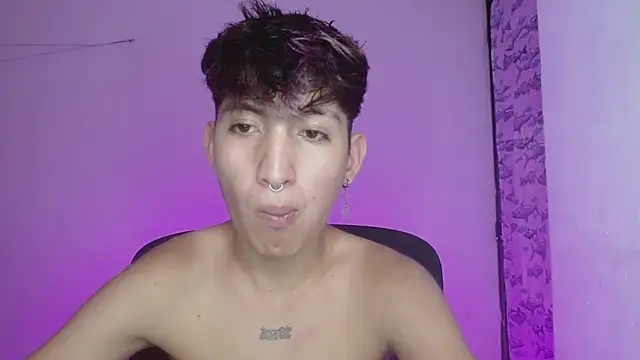 Snapshot of littlextreme chatting on 02.20.25 littlextreme online show from 02.20.25