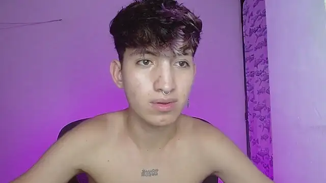 Snapshot of littlextreme chatting on 02.20.25 littlextreme online show from 02.20.25