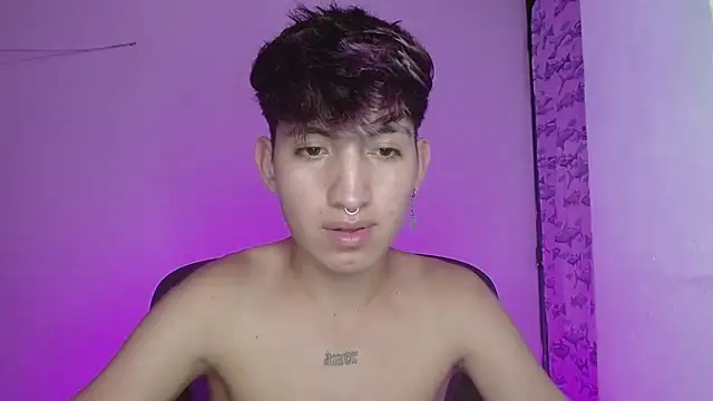 Snapshot of littlextreme chatting on 02.21.25 littlextreme online show from 02.21.25