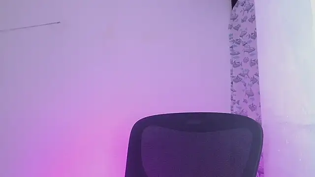 Snapshot of littlextreme chatting on 02.22.25 littlextreme online show from 02.22.25