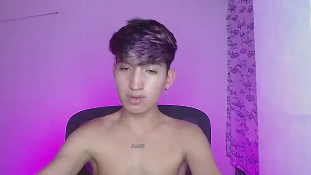 Snapshot of littlextreme chatting on 02.22.25 littlextreme online show from 02.22.25