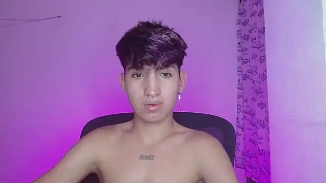 Snapshot of littlextreme chatting on 02.23.25 littlextreme online show from 02.23.25