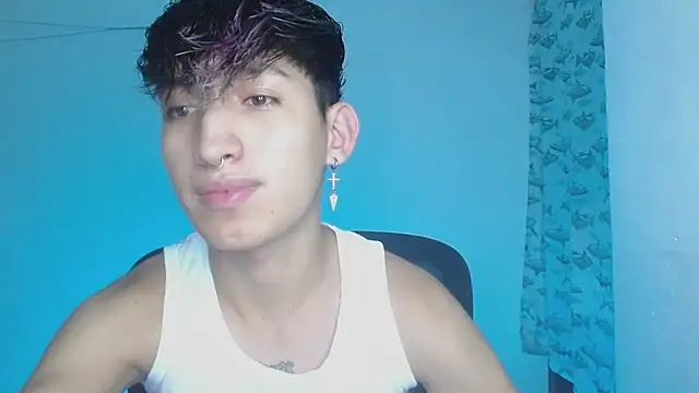 Snapshot of littlextreme chatting on 02.24.25 littlextreme online show from 02.24.25