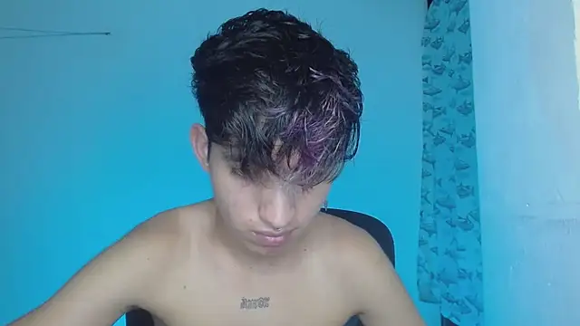 Snapshot of littlextreme chatting on 02.24.25 littlextreme online show from 02.24.25