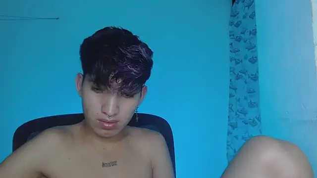 Snapshot of littlextreme chatting on 02.24.25 littlextreme online show from 02.24.25