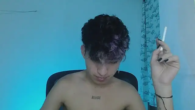 Snapshot of littlextreme chatting on 02.25.25 littlextreme online show from 02.25.25