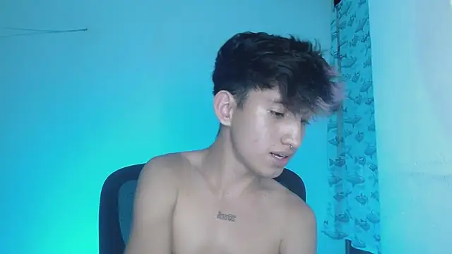 Snapshot of littlextreme chatting on 02.25.25 littlextreme online show from 02.25.25