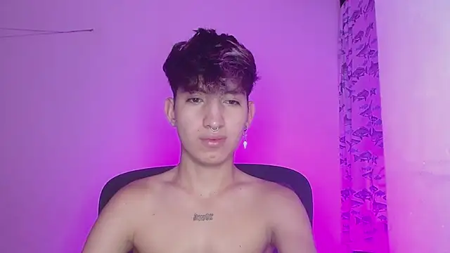 Snapshot of littlextreme chatting on 02.26.25 littlextreme online show from 02.26.25