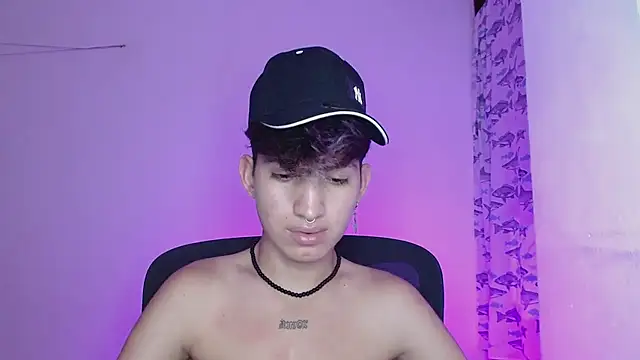 Snapshot of littlextreme chatting on 02.26.25 littlextreme online show from 02.26.25