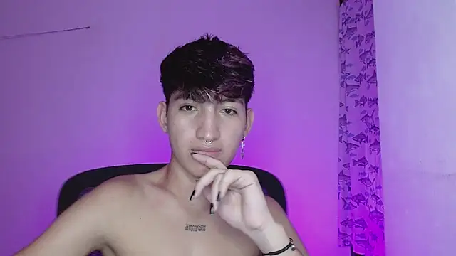 Snapshot of littlextreme chatting on 02.27.25 littlextreme online show from 02.27.25