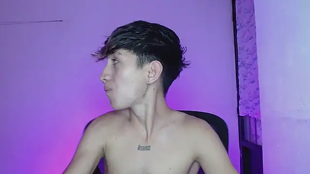 Snapshot of littlextreme chatting on 02.28.25 littlextreme online show from 02.28.25